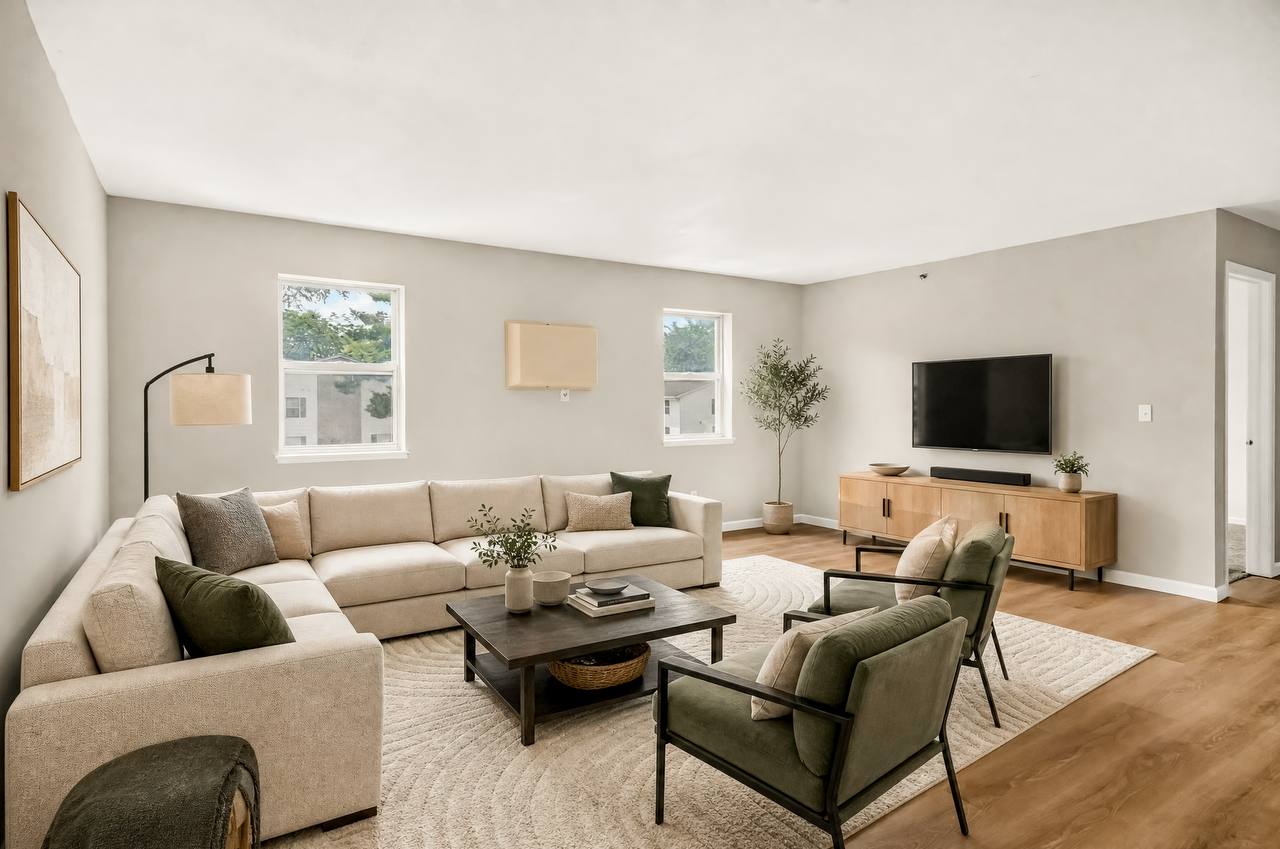 1130 Minns Dr living room